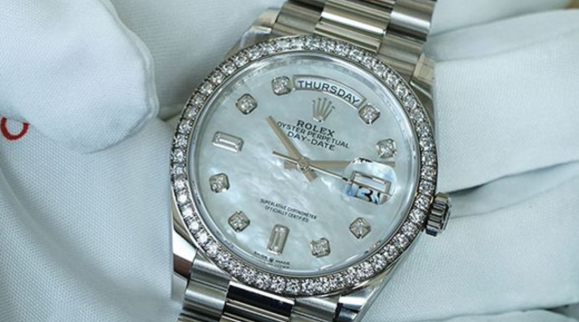 Top 5 đồng hồ rolex mặt xà cừ được ưa chuộng năm 2024 