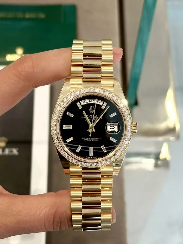 Đồng hồ Rolex mặt đen Day-Date 40mm Yellow Gold Black Diamond Dial Diamond Bezel President Bracelet Onyx 228348RBR-0039 New 2023