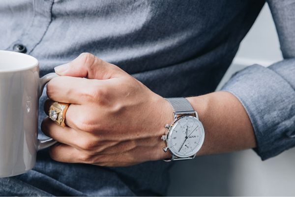 Gợi &yacute; một số ti&ecirc;u ch&iacute; lựa chọn đồng hồ ph&ugrave; hợp với cổ tay