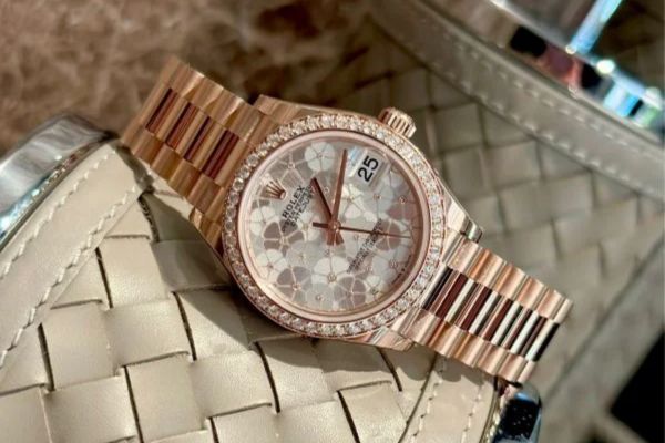 C&aacute;ch nhận biết đồng hồ rolex ch&iacute;nh h&atilde;ng qua d&acirc;y đeo