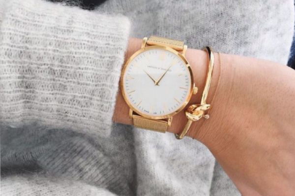 Lắp lại đồng hồ để đeo thử