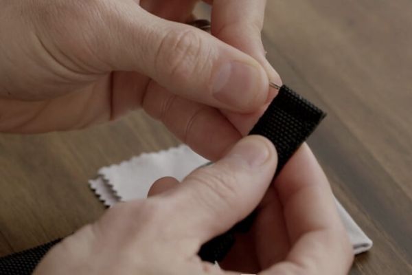 Th&aacute;o d&acirc;y cũ v&agrave; lắp d&acirc;y mới v&agrave;o