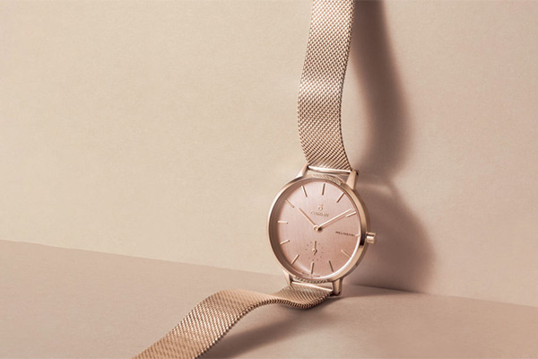 Đồng hồ kim loại l&agrave; g&igrave;?