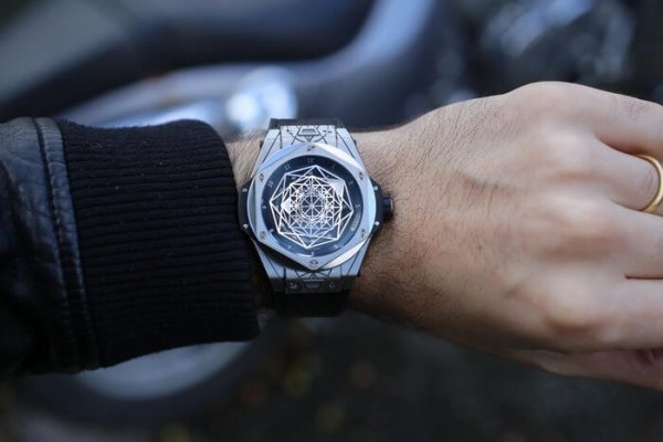 Lợi ích của việc mua những chiếc đồng hồ cũ của hãng Hublot