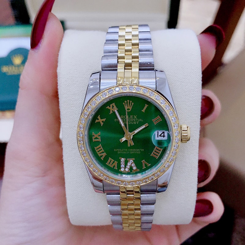 đồng hồ Rolex m&agrave; Ngọc Trinh