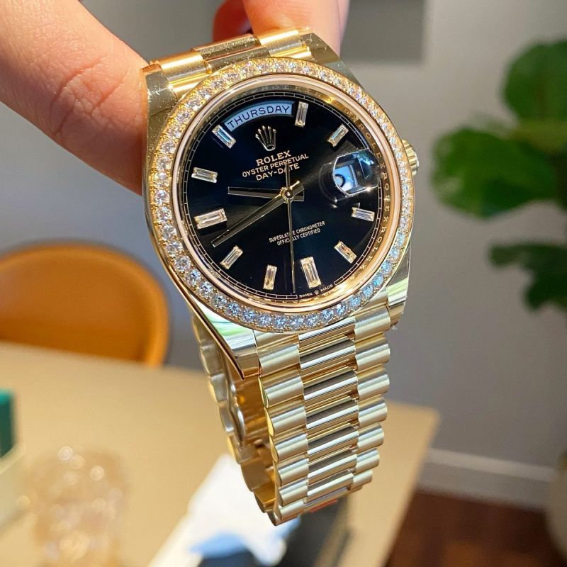 Đồng hồ Rolex mặt đen Day-Date 40mm Yellow Gold Black Diamond Dial Diamond Bezel President Bracelet 228348RBR-0001 black