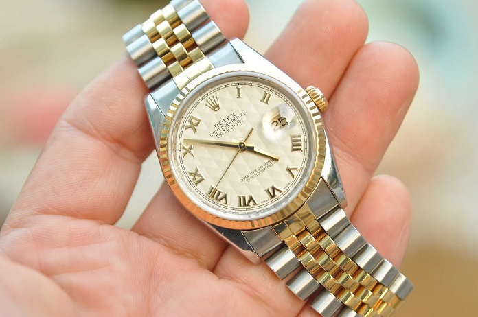 gi&aacute; đồng hồ Rolex bao nhi&ecirc;u tiền 