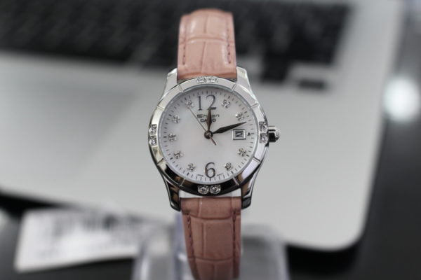 Kiểm tra d&acirc;y đeo đồng hồ