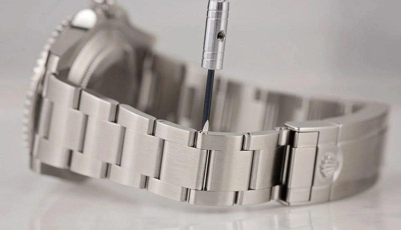 mở đồng hồ Rolex bằng tay
