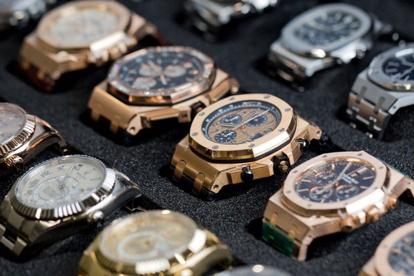 Mua đồng hồ thụy sỹ ch&iacute;nh h&atilde;ng ở đ&acirc;u?